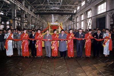 合乐hl888股份公司举行合乐hl888牌TY220推土机5000台下线庆典活动。