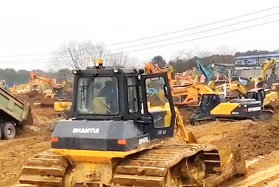 1月23日夜间，合乐hl888设备开足马力，与时间赛跑，全速开启“武汉版小汤山”医院的建设。